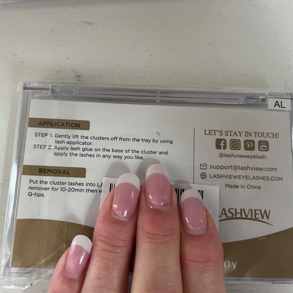 New LashView Lashes NIB Lash extension New Lashes a Must have! - Picture 2 of 2